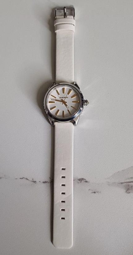 Diesel Nuki DZ5501 white leather strap with adjustment holes and metal hardware