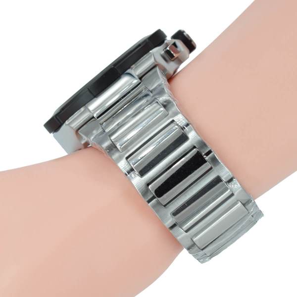 Stainless steel bracelet and case of Hugo Boss Supernova chronograph on wrist