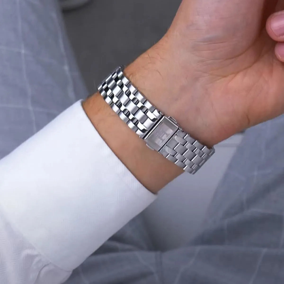 Tommy Hilfiger 1792186 stainless steel bracelet detail with folding clasp