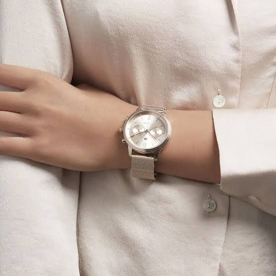Tommy Hilfiger Blake womens watch worn on wrist with rose gold case and mesh strap