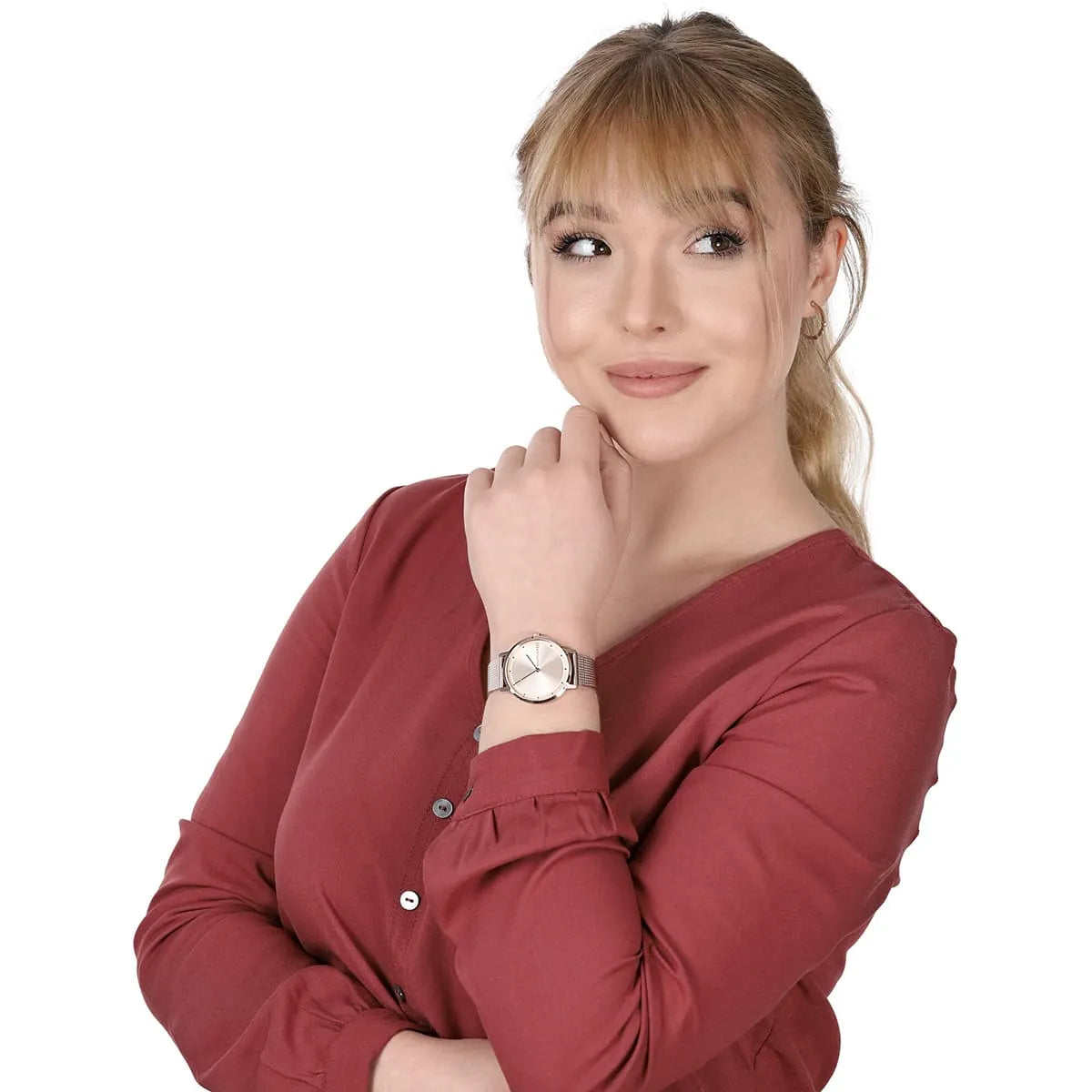 Woman wearing Tommy Hilfiger slim carnation gold mesh watch