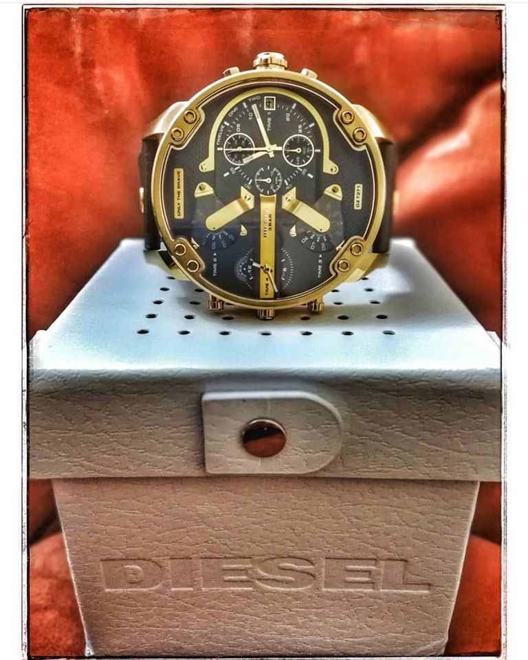 Diesel Big Daddy Gold Men's Watch DZ7371 (DEFECT)