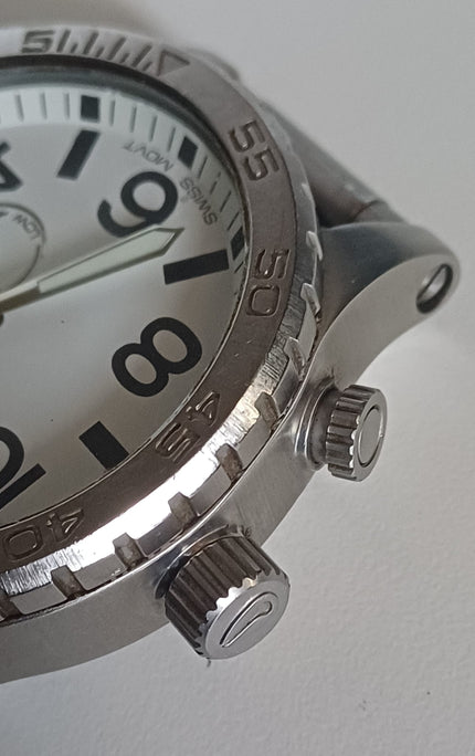 Nixon Silver Stainless Steel 51-30 White Dial 300M Men's Watch (Pre-owned)