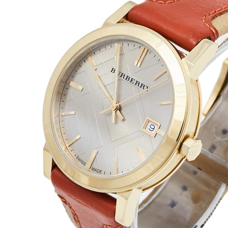 Close-up of Burberry The City dial with check pattern, applied index markers, and date window at 3 o'clock
