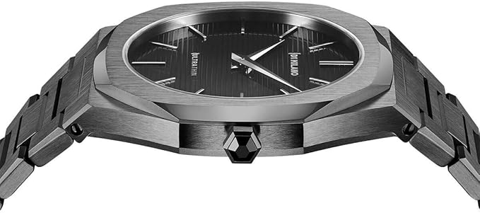 D1 Milano UTBJ15 watch side profile displaying thin case and gray titanium bracelet