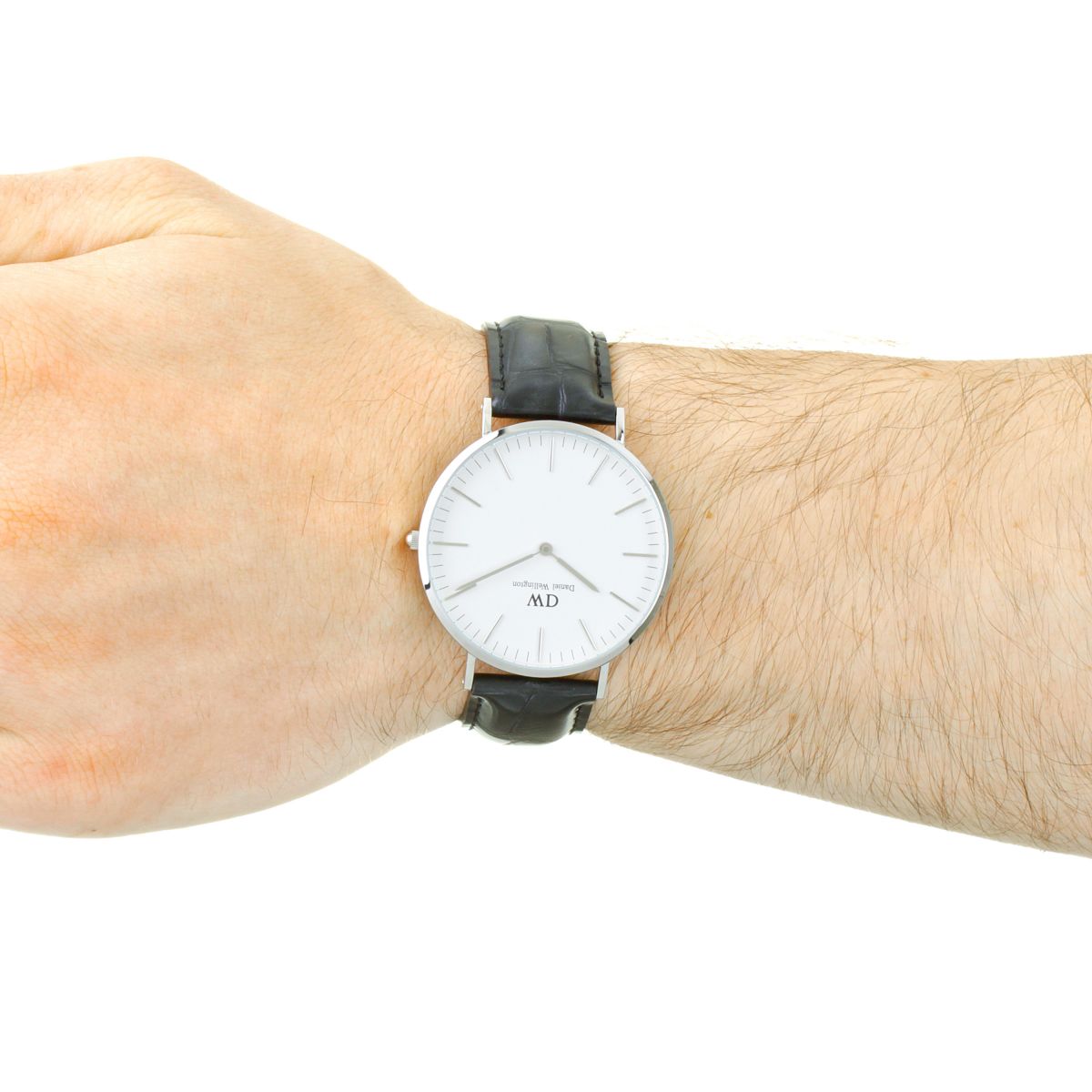 Daniel Wellington Reading 40mm watch worn on wrist with black leather strap