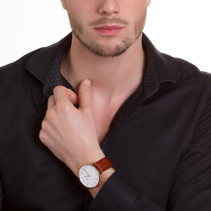 Daniel Wellington St Mawes 40mm gold watch worn on wrist with white dial and brown leather strap