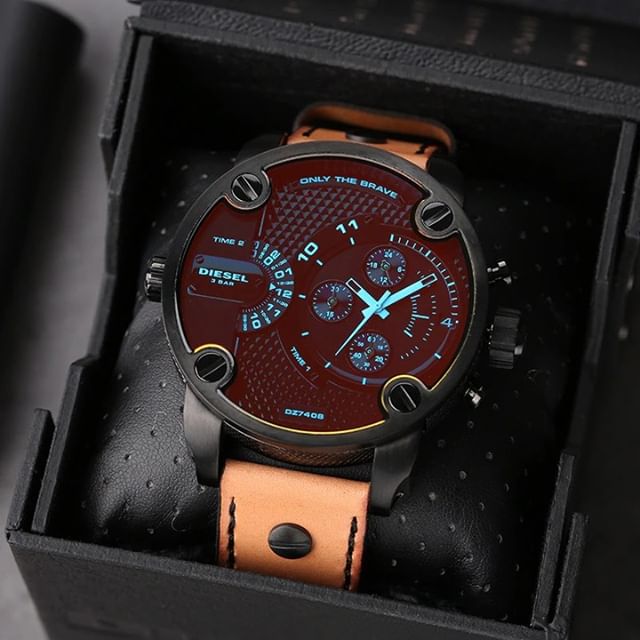 Diesel Daddy DZ7408 watch in black presentation box with accessories