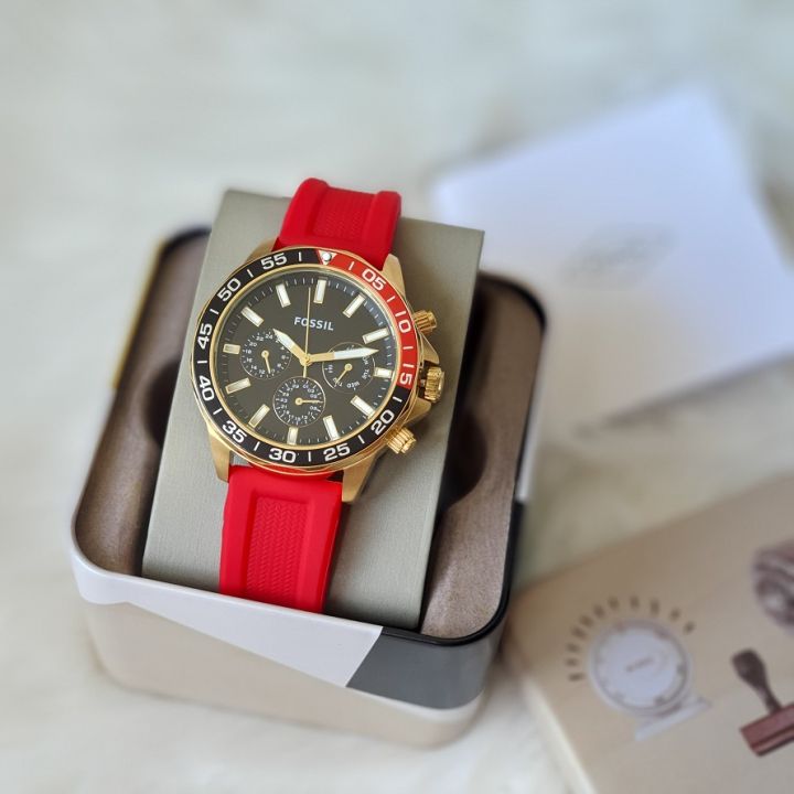 Fossil Bannon BQ2499 watch displayed in branded presentation box