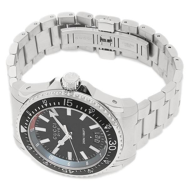 Gucci Dive YA136212 side profile of silver steel bracelet and case with crown detail