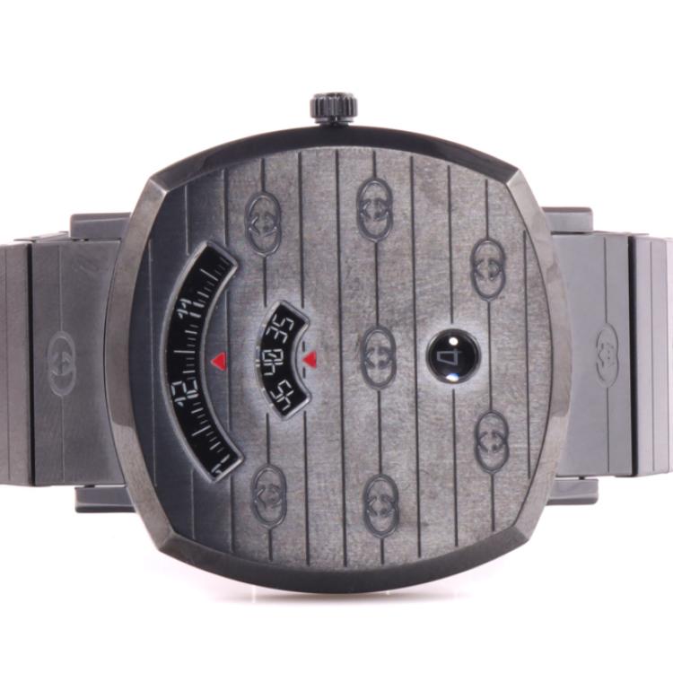 Close-up of Gucci Grip YA157429 grey dial with GG pattern and dual subdials