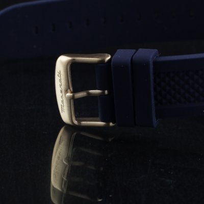 Maserati Sfida watch buckle and navy rubber strap close-up with gold tone hardware