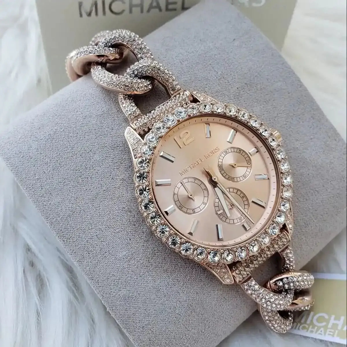 Michael Kors Pyper Gen 4654 caseback detail with stainless steel link bracelet