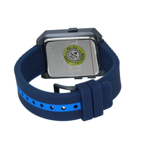 Tommy Hilfiger 1791677 watch caseback with green certification marking and navy silicone strap