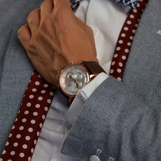 Tommy Hilfiger Evan watch on wrist with brown leather strap and rose gold case