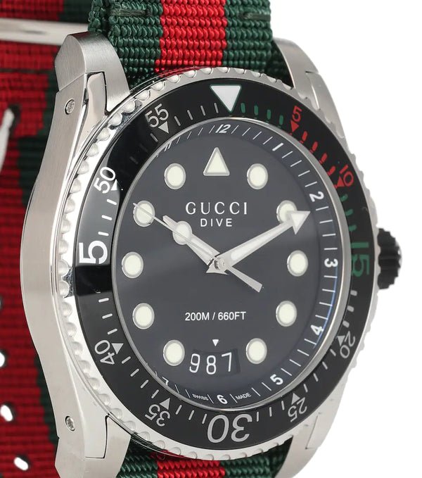 Dial detail showing Gucci Dive text, hour markers, and 200M/660FT water resistance marking